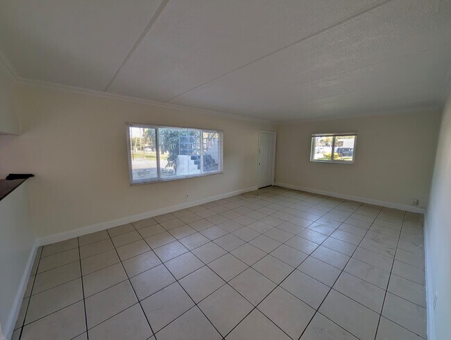 Building Photo - 817 Lighthouse Dr
