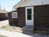 Building Photo - Cabin Style Rental in Rifle!