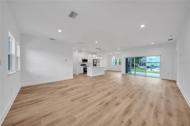 Building Photo - 10110 Baystate Dr