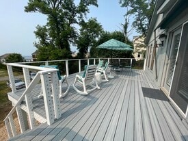 Building Photo - 930 Sound Shore Rd