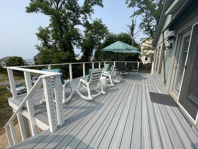 Building Photo - 930 Sound Shore Rd