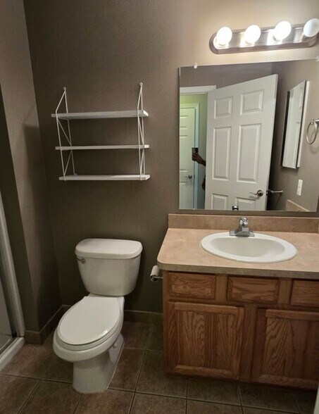 Building Photo - 14262 Shadywood Dr