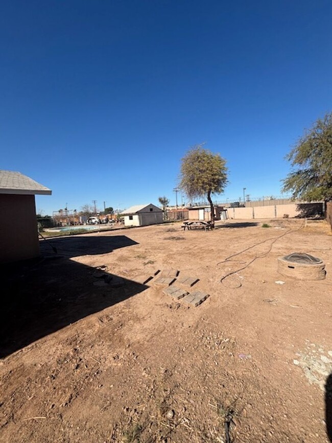 Building Photo - Spacious 3-Bedroom, 2-Bath Home with Moder...