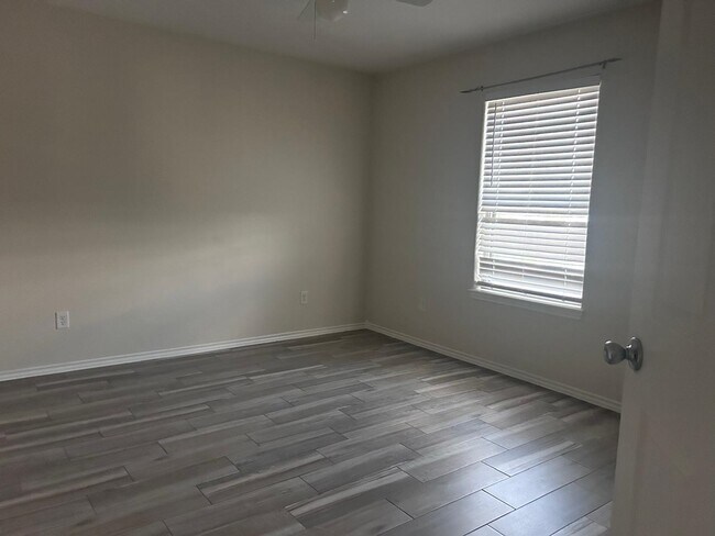Building Photo - 5407 Simbrah Dr