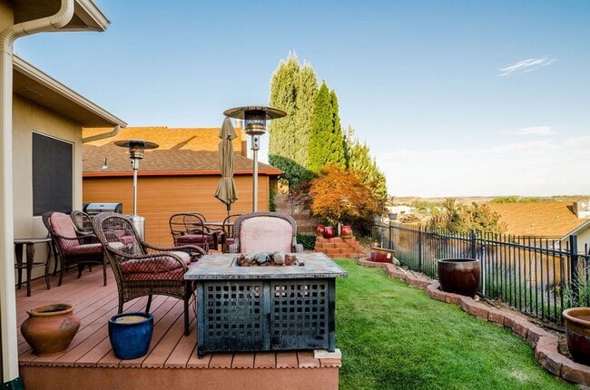 Building Photo - One of a kind Furnished Home with gorgeous back yard!