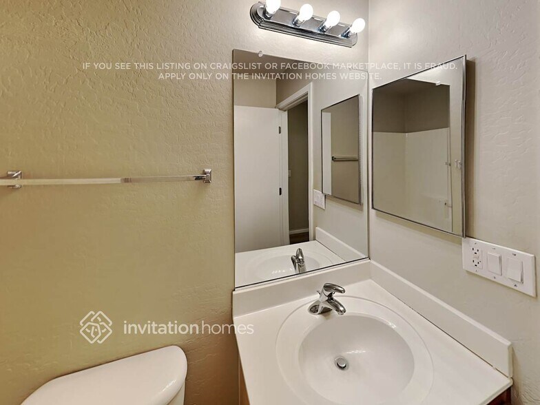 Building Photo - 2653 S Powell Rd