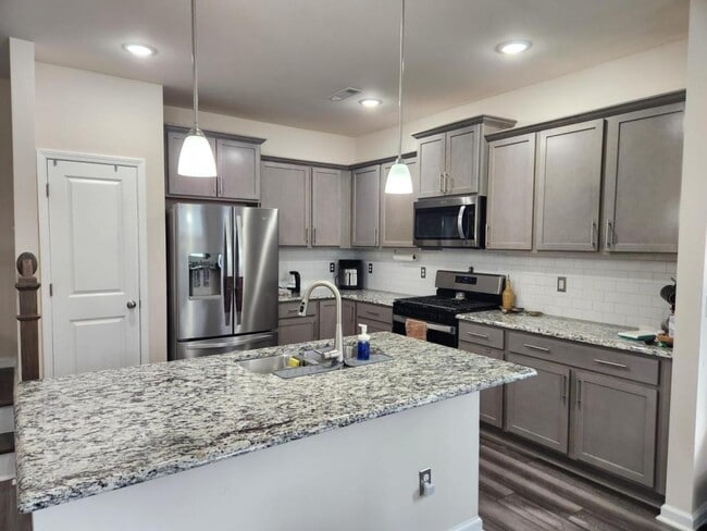 Building Photo - 3707 Feltham Ln