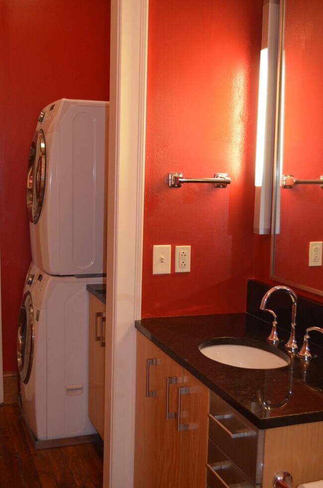 Building Photo - 919 A Aly