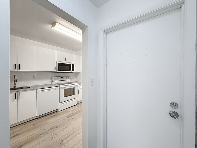 Building Photo - Newly remodeled  2 BEDROOM 2 BATH