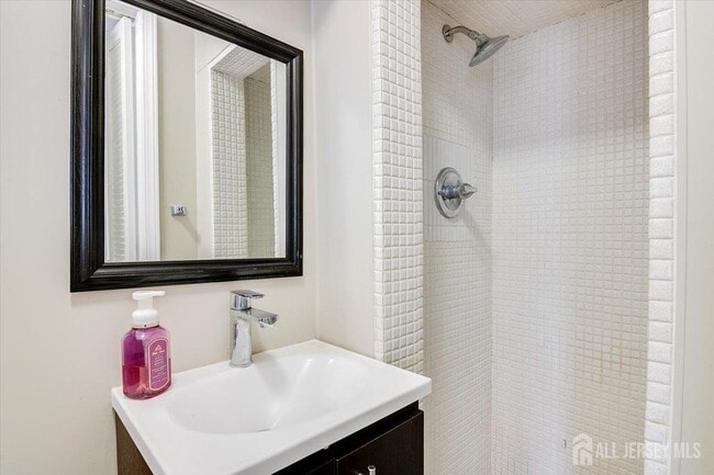 Building Photo - 3316 Beverly Rd