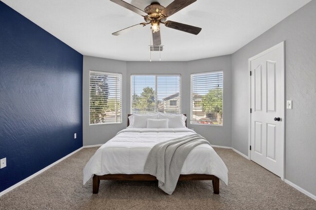 Building Photo - Gilbert Living with Private Pool