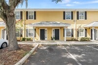 Building Photo - 2927 SW 35th Pl