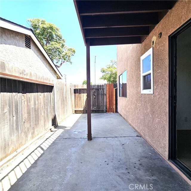 Building Photo - 426 E Hullett St