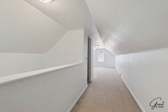 Building Photo - $1350 3 bedroom bungalow Eastpointe