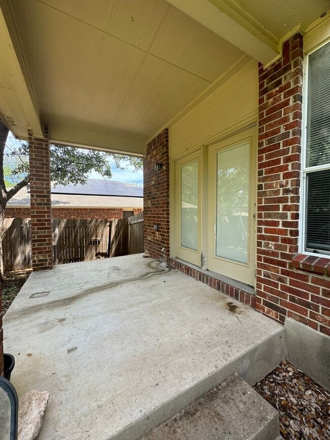 Building Photo - Beautiful 2 Story 4 Bdrm 2.5 Bath With a Loft