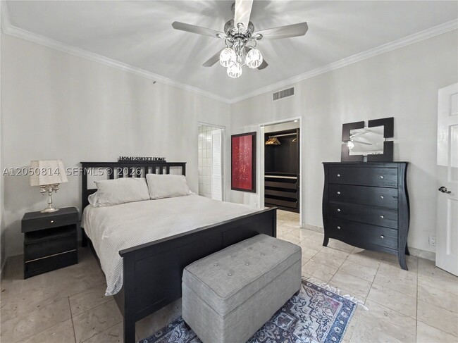 Building Photo - 2124 Fisher Island Dr