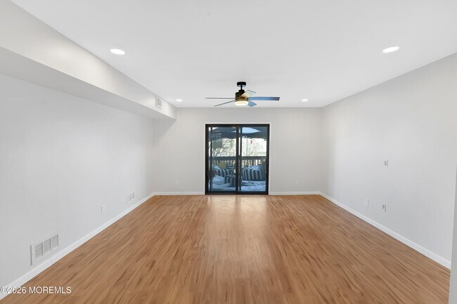 Building Photo - 51 Queens Way