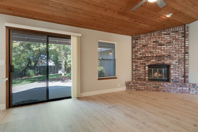 Building Photo - Bright and Stylish 4BD/2BA Home with 3 Car...