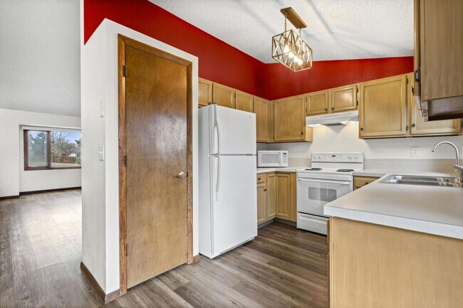 Building Photo - 2264 Danielle Ct