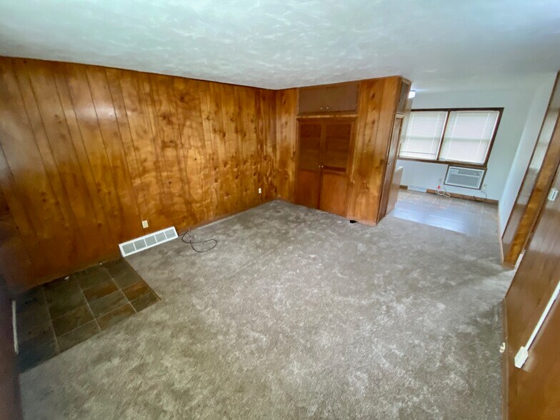 Building Photo - 1133 9th St S