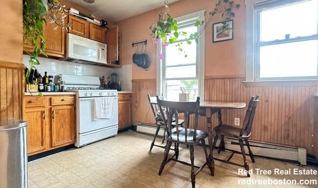 Building Photo - 3 Holman St