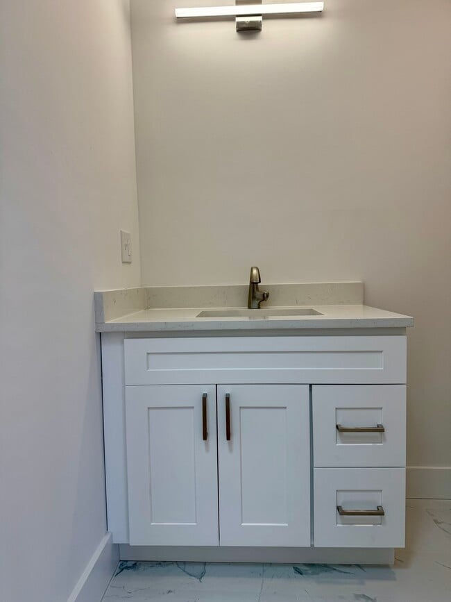 Building Photo - 177 Chestnut St