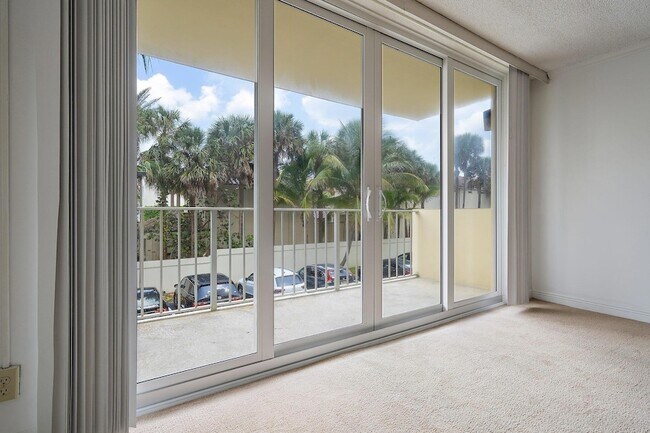 Building Photo - 630 Ocean Dr