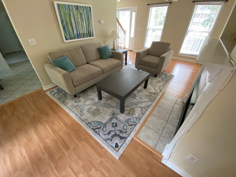 Building Photo - Room in Single Family Home on Ujamaa Dr