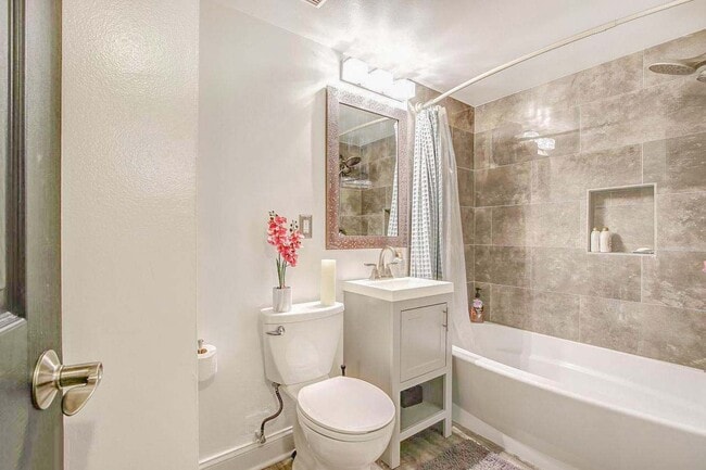 Building Photo - 11408 Cherry Hill Rd