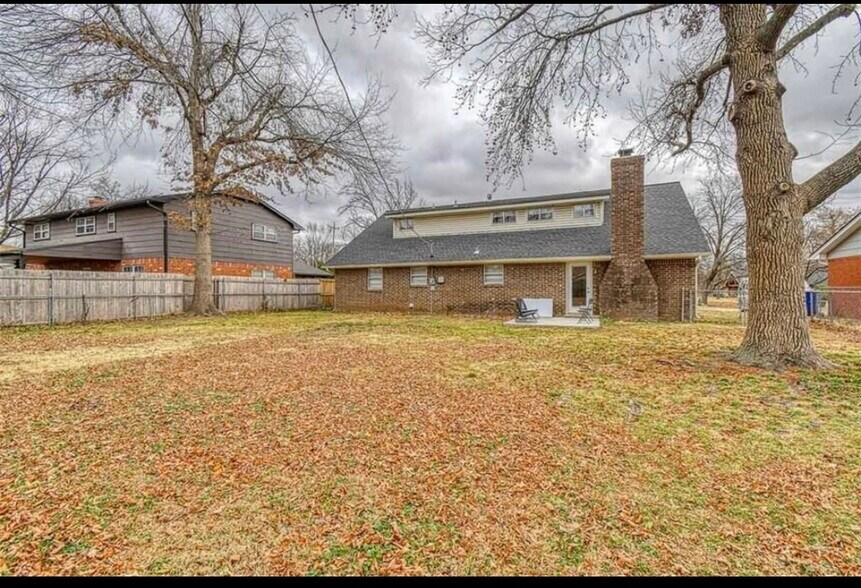 Great entertaining backyard - 1620 S Berry Rd