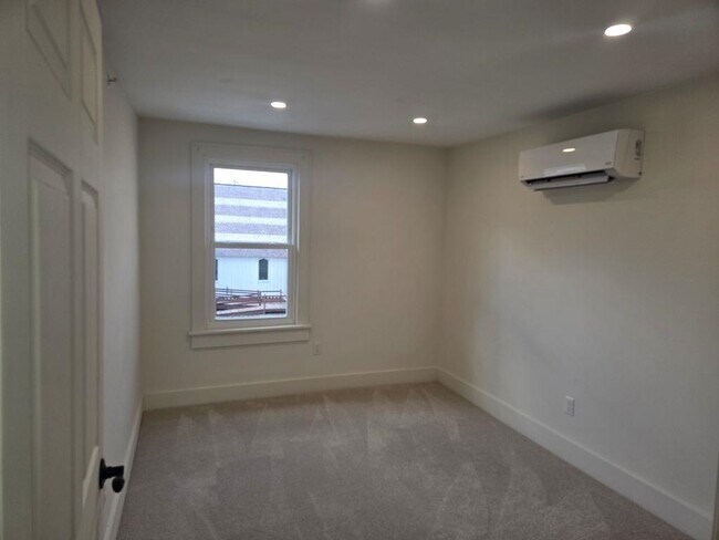 Building Photo - 188 Main St