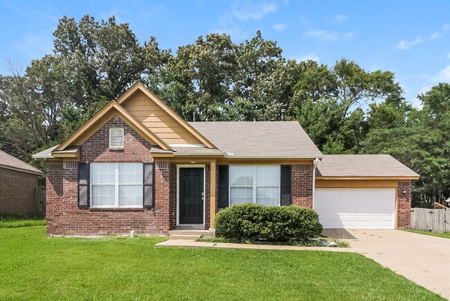 Building Photo - 495 Oakland Hills Dr