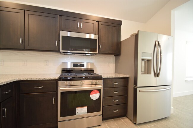 Building Photo - 2071 Bluestem Dr