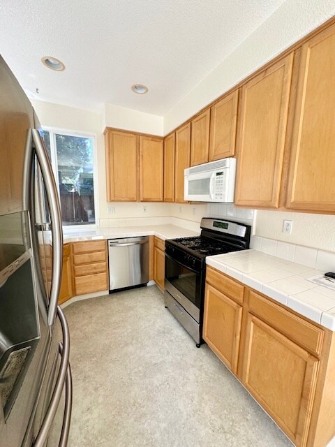 Kitchen - 766 Duncanville Ct