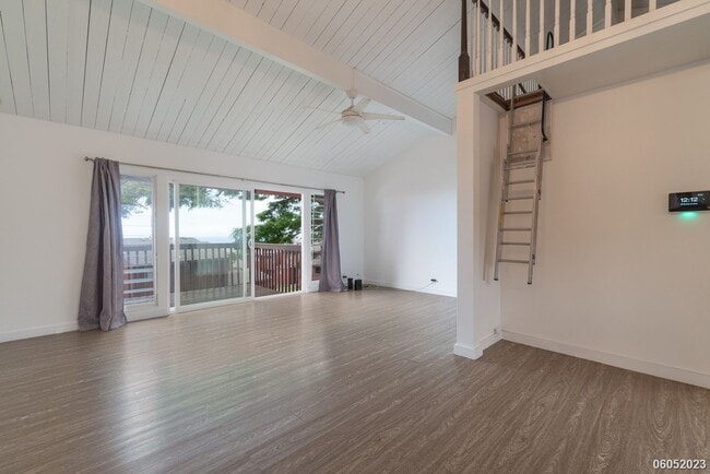 Building Photo - Spacious 4BR/2.5BA/2PKG Townhome with Ocea...