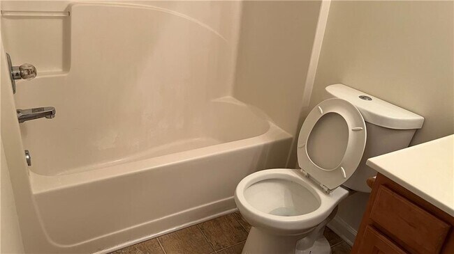 Building Photo - 3900 Dandridge Way NW