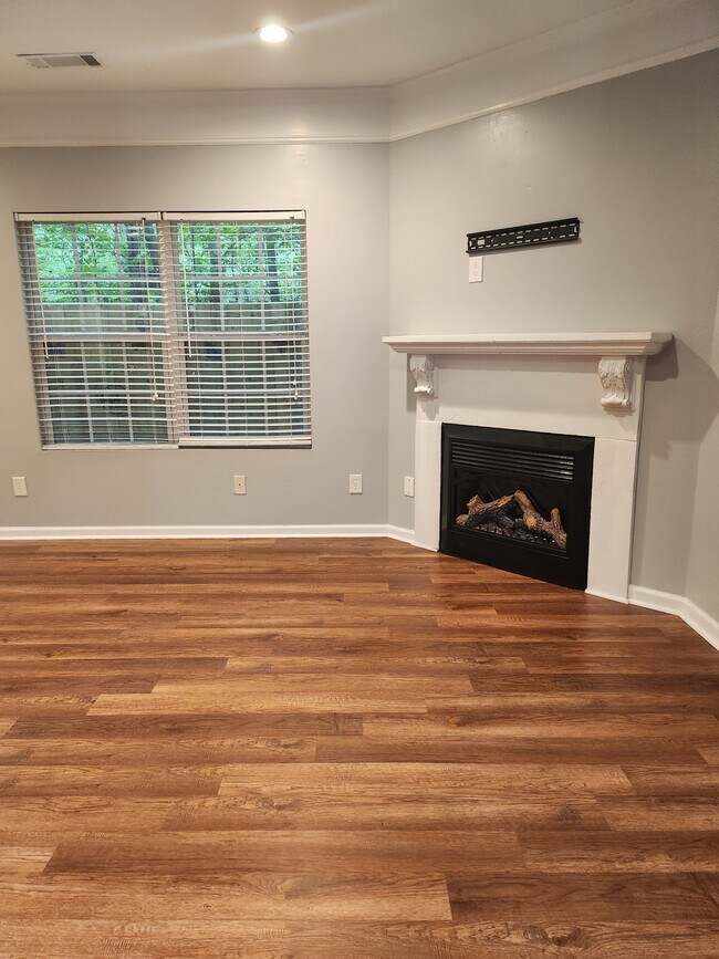 Living room - 5033 Lower Elm St