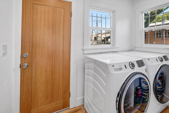 Building Photo - 1413 E 76th Pl