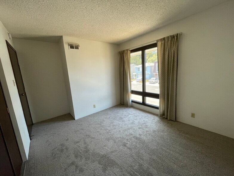 Building Photo - 515 Verducci Dr