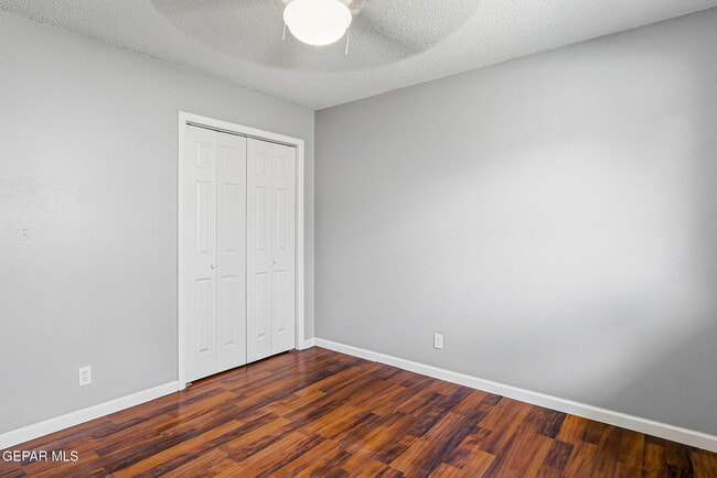 Building Photo - 3020 Wedgewood Dr