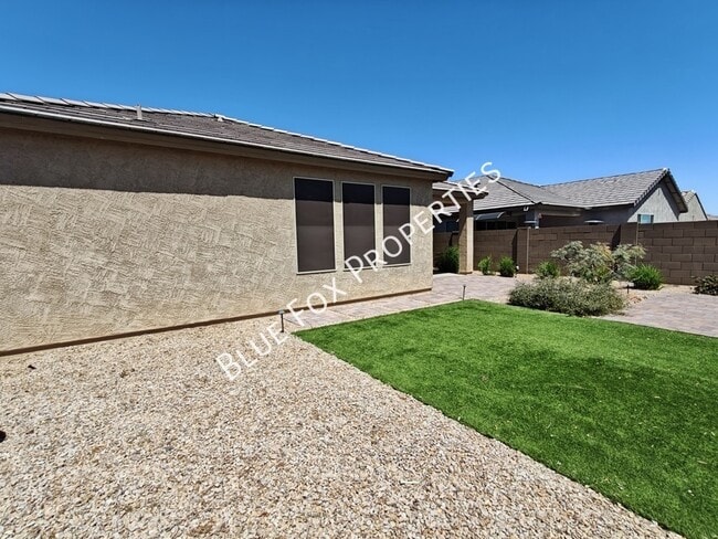 Building Photo - 8454 N Lone Ranger Rd