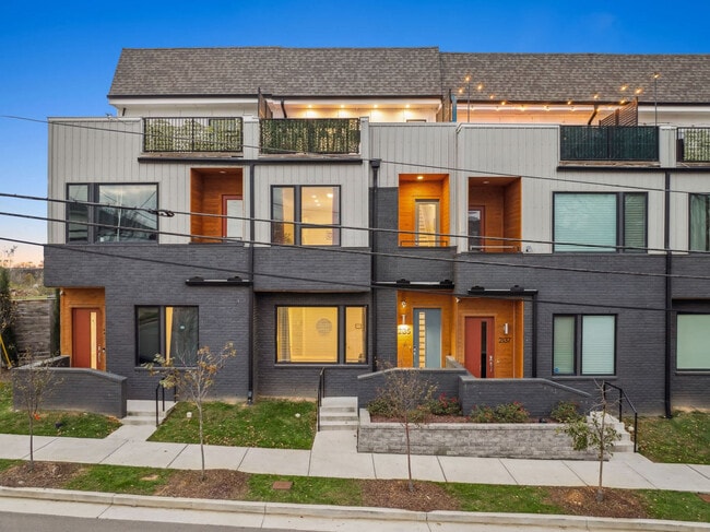 Building Photo - 2135 24th Ave N