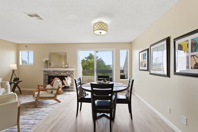Building Photo - Remodeled 3 bedroom condo