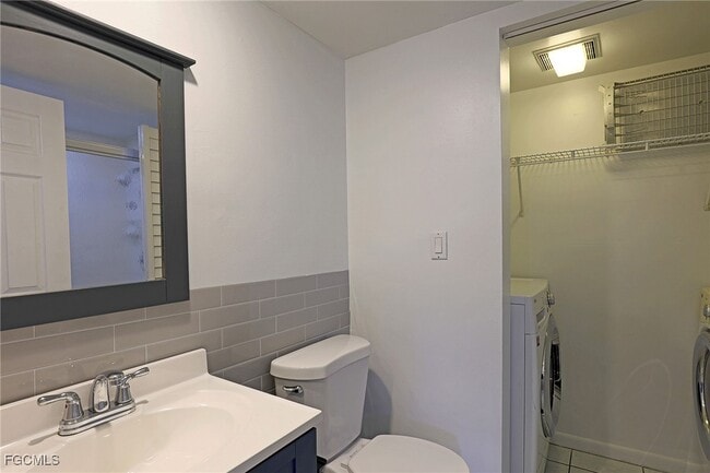 Building Photo - 5219 Cedarbend Dr