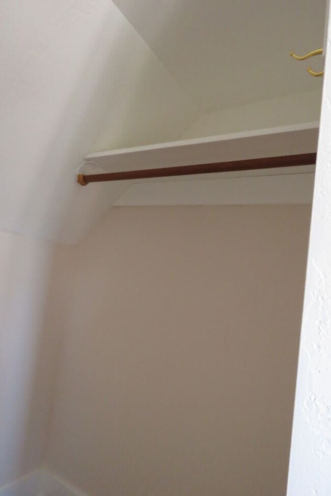 Building Photo - Noe Valley House - 3 beds-1.5 baths - VIEW - garage