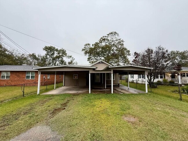 Primary Photo - 3 Bedroom 2 Bathroom Home for Rent