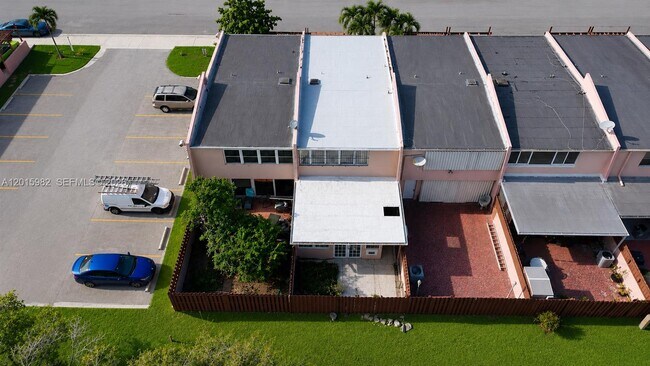 Building Photo - 6326 SW 139th Ct