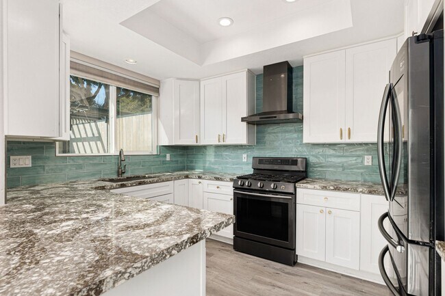 Building Photo - 843 3rd St