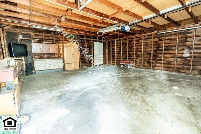 Building Photo - 811 Goshen Ave