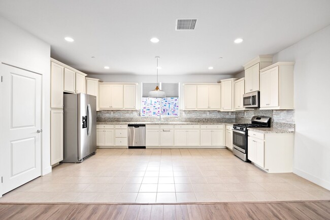 Building Photo - 1222 N Harbor Blvd